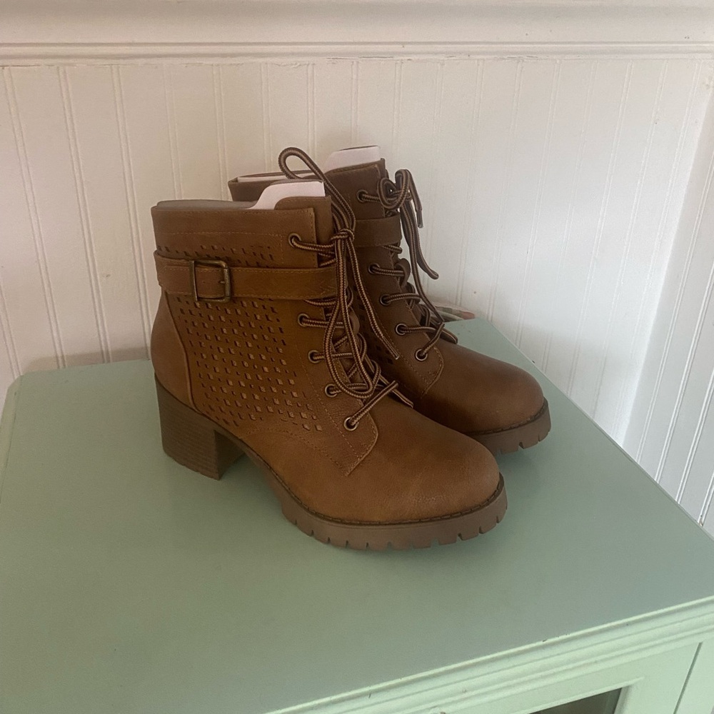 Jellypop Tan Lace-Up Boots NEW